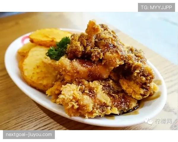张博恒家的冰箱里只有鸡胸肉和水,连瓶可乐都找不到